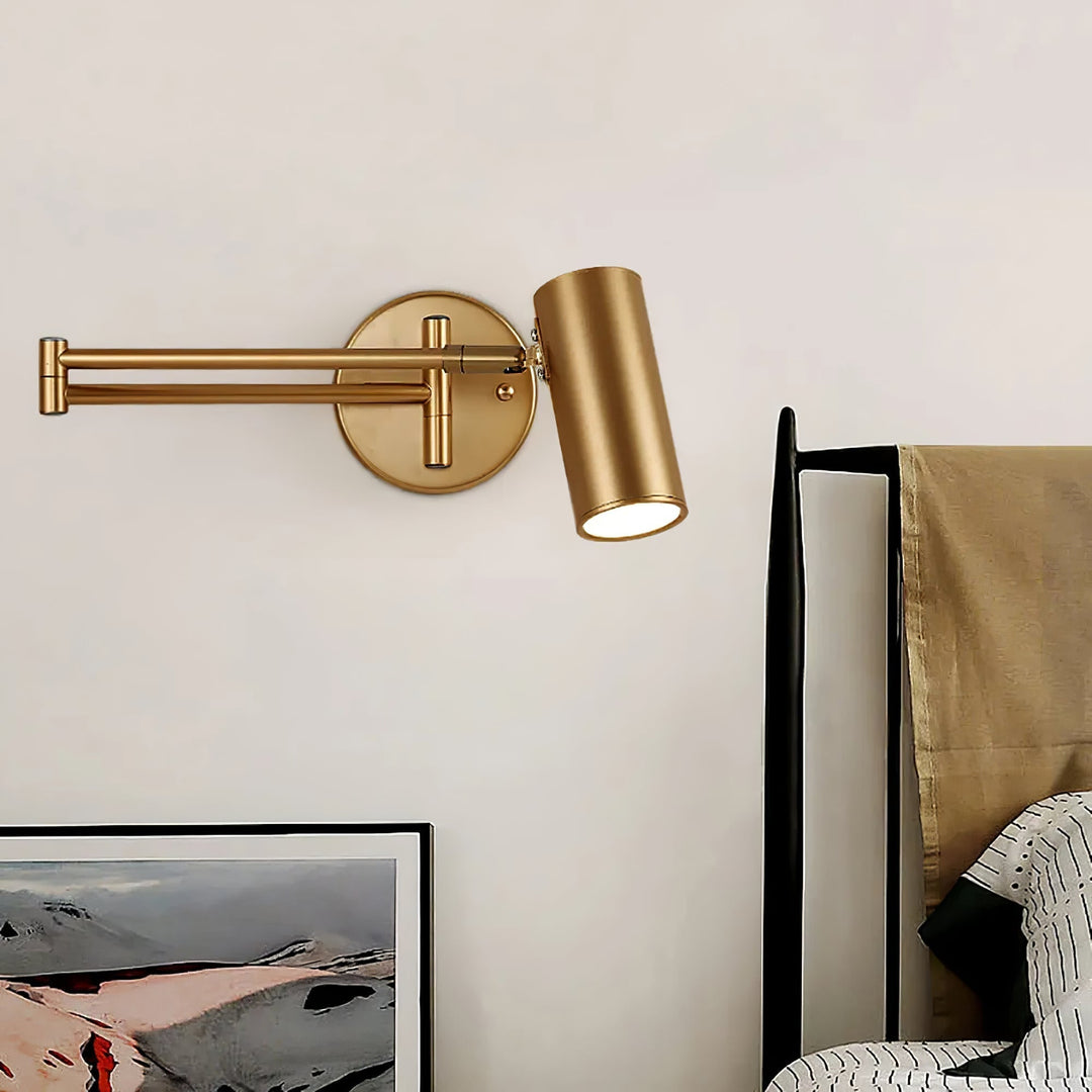 Lampa LED ścienna z regulowanym kątem świecenia, idealna do salonu.