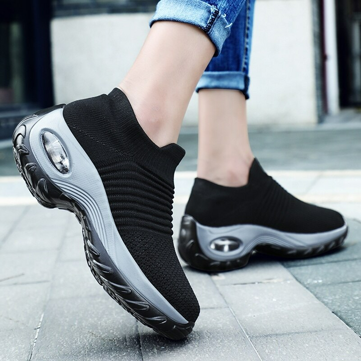 Podeszwa ortopedycznych butów damskich Eliana. Antypoślizgowe, komfortowe obuwie biegowe, doskonałe na co dzień.