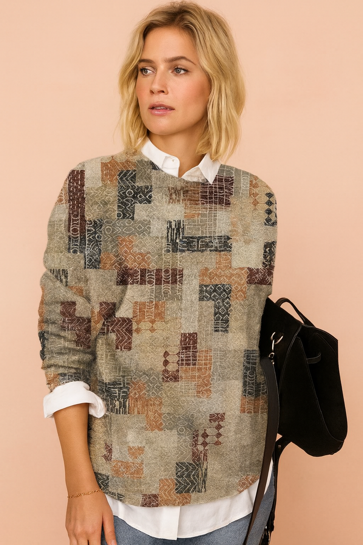 Sweter damski z artystycznym nadrukiem. Idealny na jesień/zimę, modny, kolorowy i wygodny.