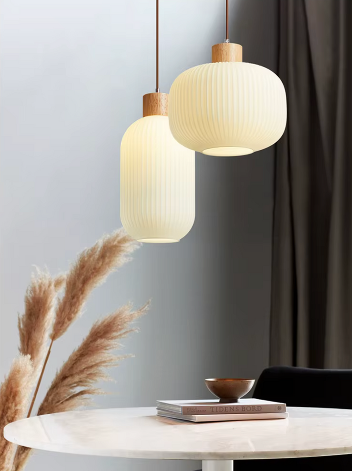Skandynawska lampa wisząca szklana, idealne oświetlenie wnętrz nowoczesnych i minimalistycznych. Elegancki design.