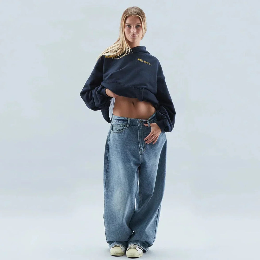 Unisex bluza z kapturem: detal na kaptur i sznurki. Wygoda i styl casual, z nadrukiem.