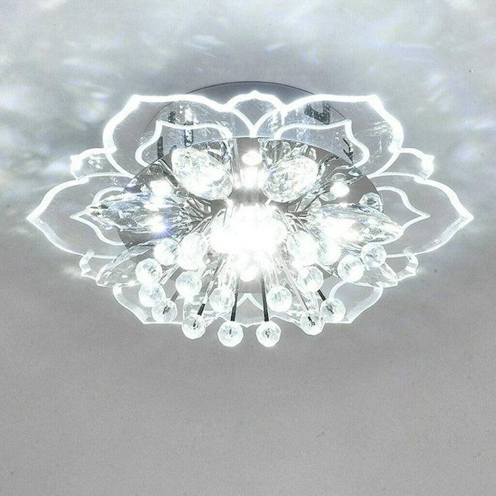 Designerska lampa sufitowa LED z kryształami w kształcie kwiatu. Idealna ozdoba do jadalni, elegancki akcent.