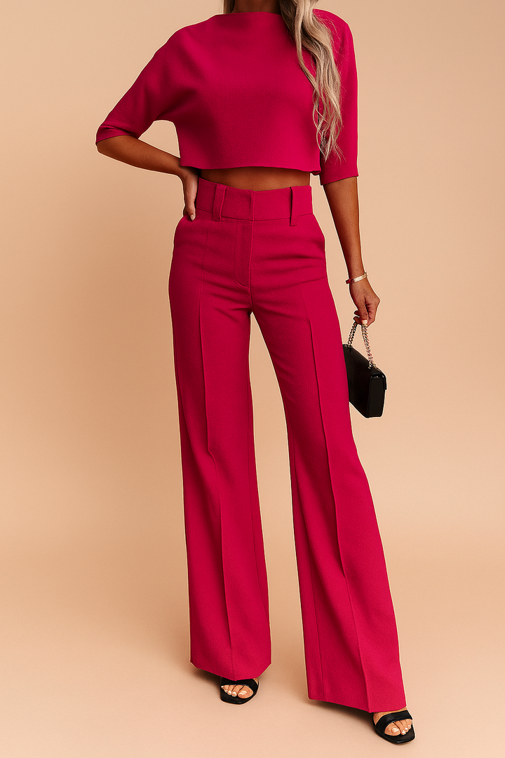 Modny damski komplet: crop top i spodnie damskie z szerokimi nogawkami, wysoki stan. Idealny do stylizacji dziennych.