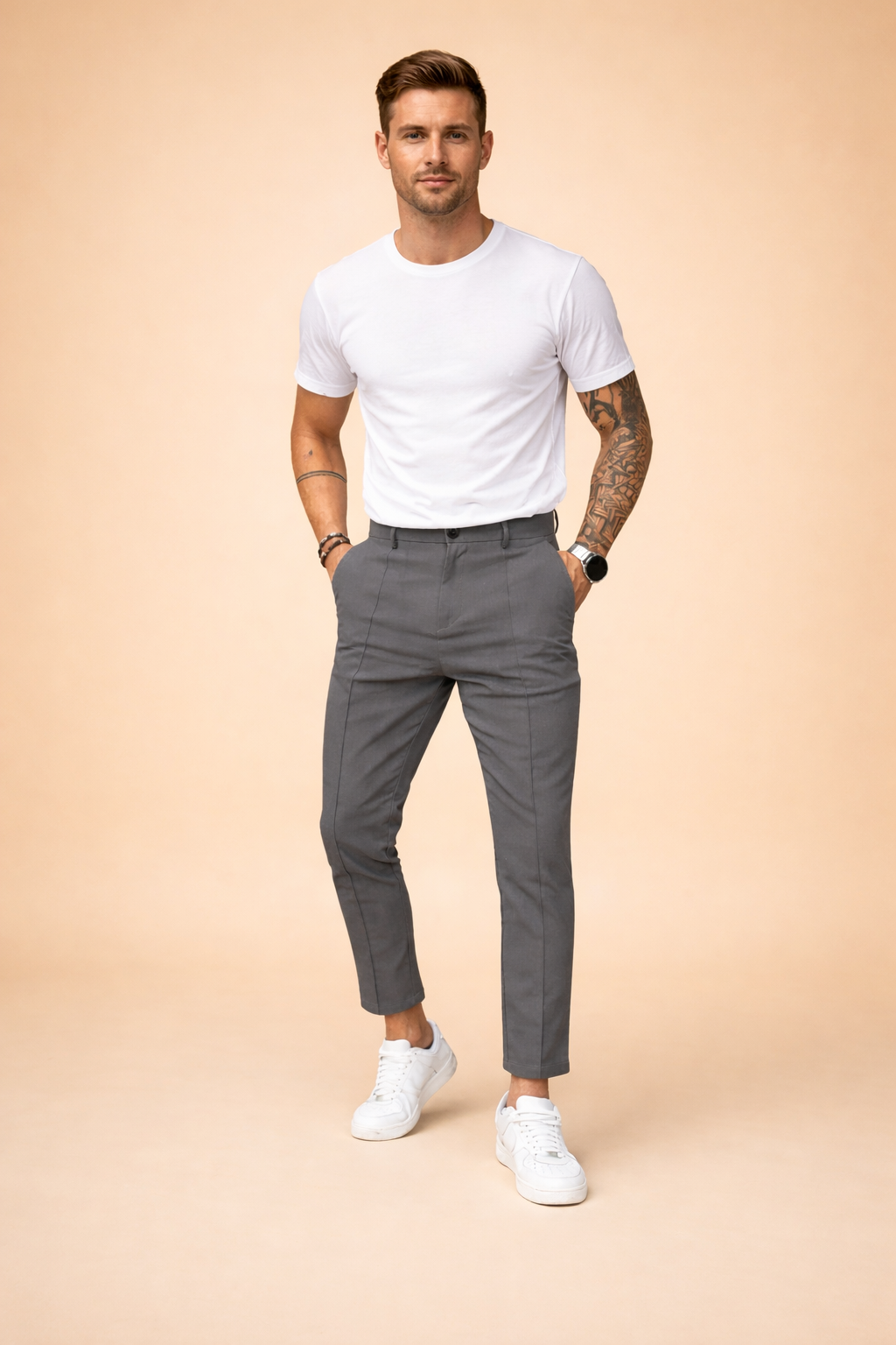 Smukłe spodnie męskie slim fit. Stylowe i wygodne, doskonałe do eleganckich i casualowych stylizacji.