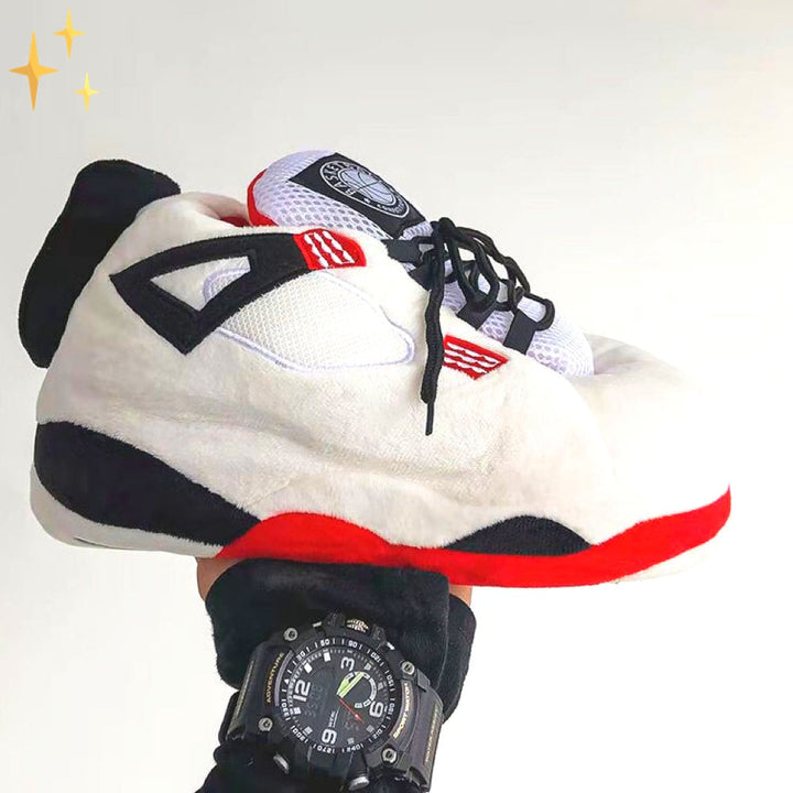 Czarne oversize kapcie sneakersy Jayden. Wygodne obuwie domowe dla uniseks, idealne do relaksu i swobodnego stylu.