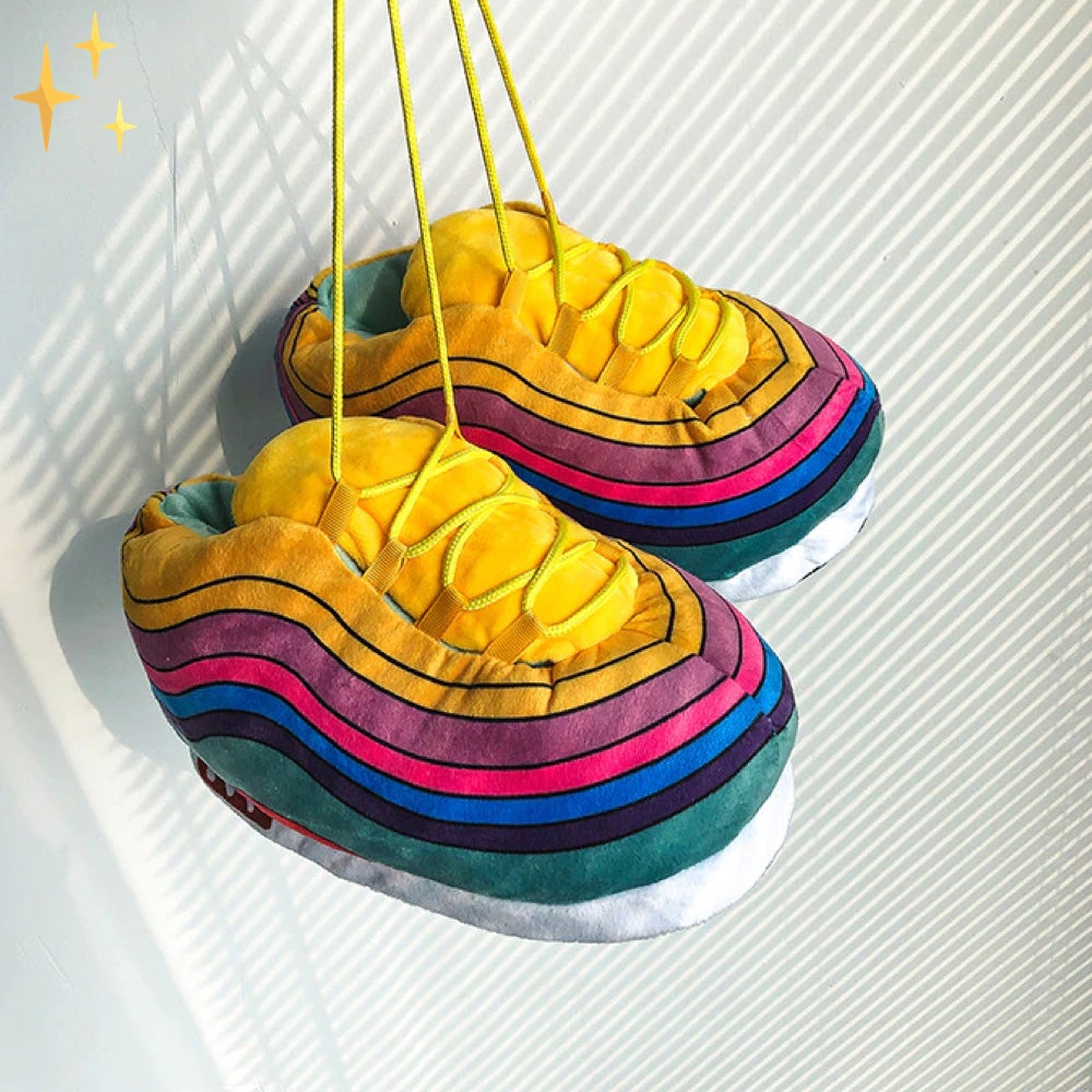 Ciesz się relaksem w domu z uniseksowymi kapciami sneakersy Jayden. Oversize, modne i niezwykle wygodne obuwie domowe.