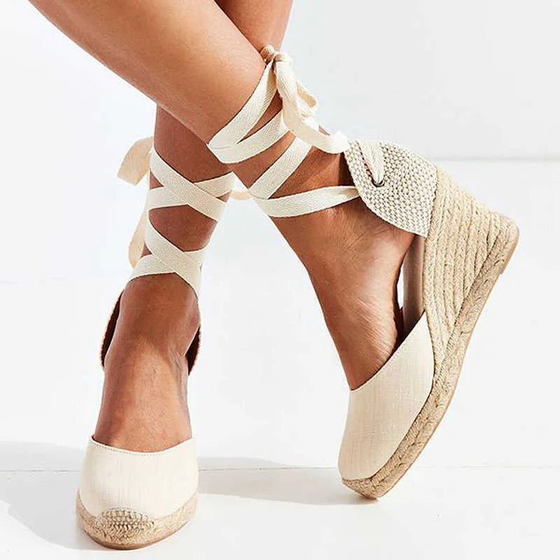 Damskie sandały espadryle na koturnie, wiązane, idealne na lato. Stylowe i wygodne obuwie letnie.