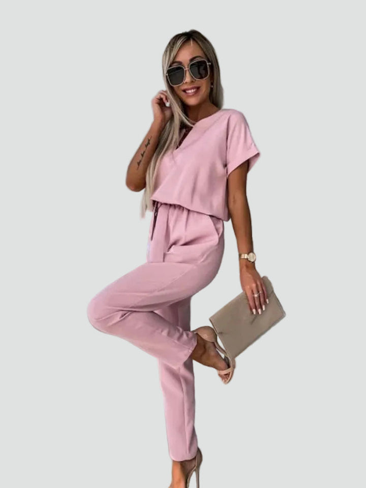 Letni damski kombinezon z krótkim rękawem i luźnym krojem, stylowy, V-neck, idealny na upalne dni.