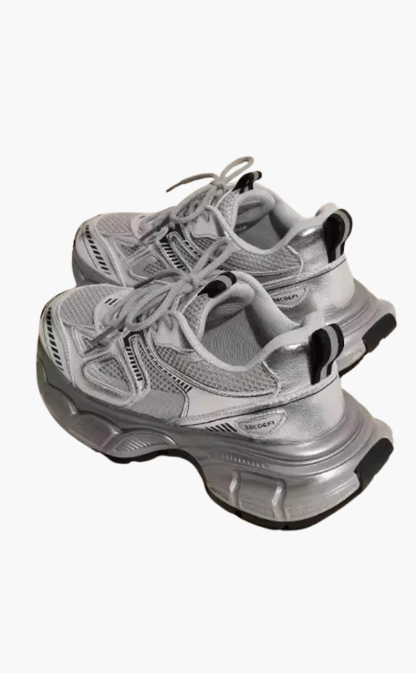 Srebrzyste damskie sneakersy chunky mesh. Stylowe buty sportowe na co dzień, gwarantujące wygodę i modny wygląd.