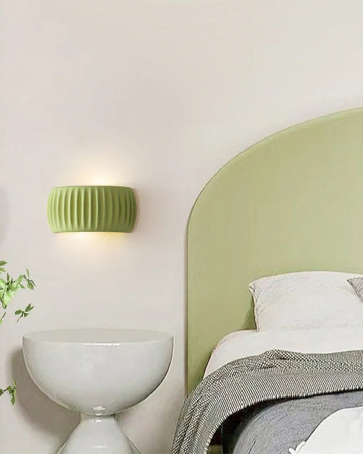 Nowoczesna lampa ścienna z żywicy. Designerska Fala, idealna do salonu, sypialni, styl boho.