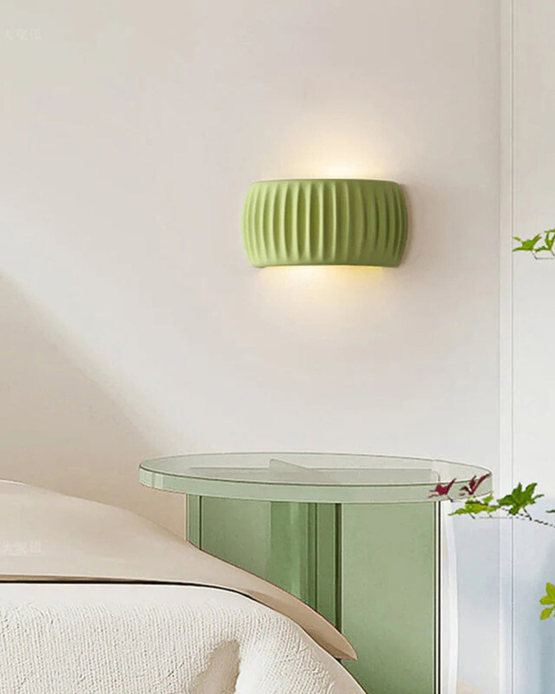 Lampa ścienna Fala, oświetlenie minimalistyczne. Żywiczny kształt fali, unikatowy akcent dekoracyjny.