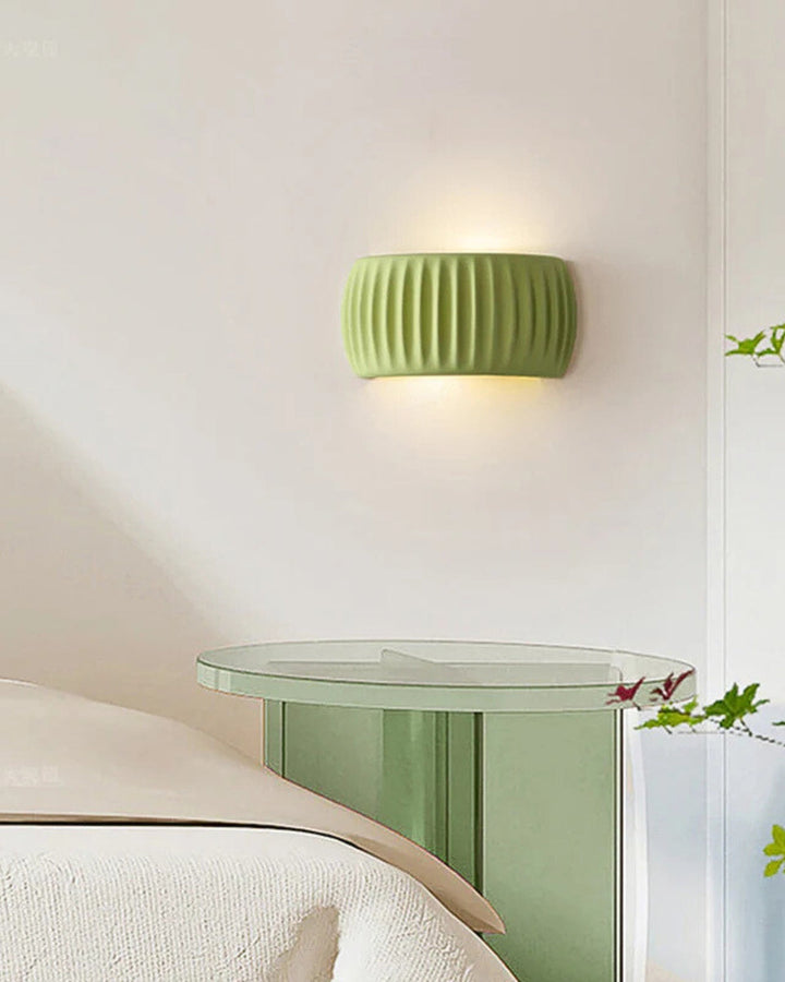Lampa ścienna Fala, oświetlenie minimalistyczne. Żywiczny kształt fali, unikatowy akcent dekoracyjny.