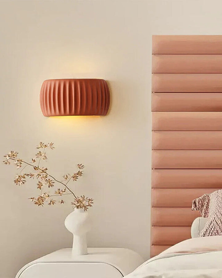 Dekoracyjna lampa ścienna Fala. Żywiczne oświetlenie, styl boho, podkreśla charakter każdego wnętrza.