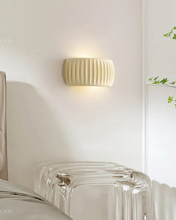 Lampa ścienna Fala w kształcie fali. Unikatowe oświetlenie z żywicy, designerski dodatek do nowoczesnych pomieszczeń.