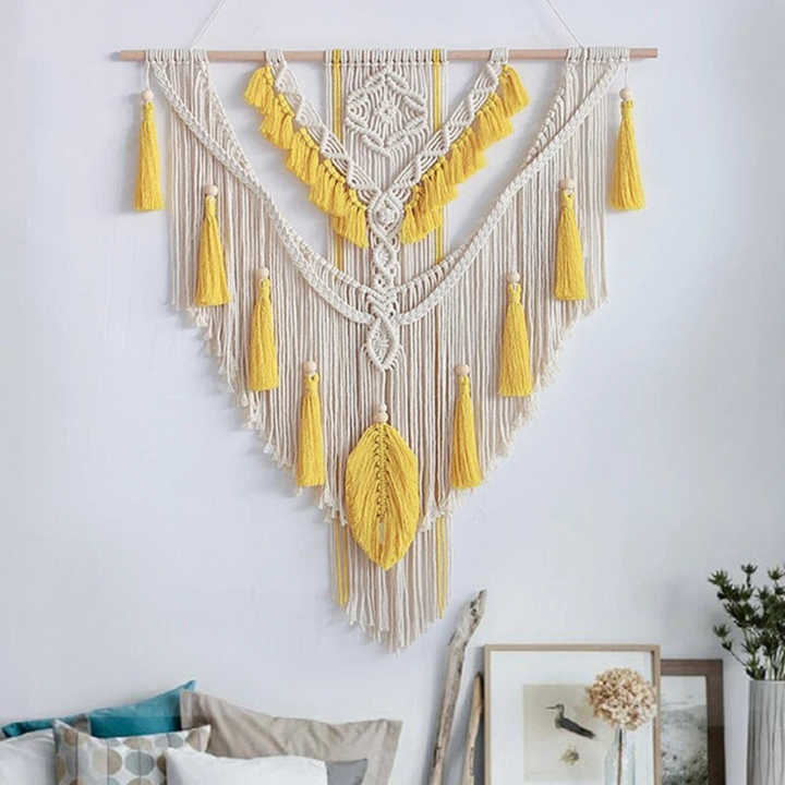Unikalna makrama ścienna Liora – rękodzieło boho-skandynawskie, elegancki dodatek do wystroju wnętrz, beżowo-żółta.