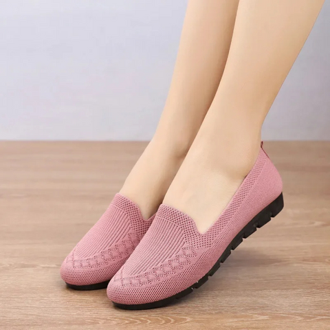 Czerwone ortopedyczne buty damskie, bardzo wygodne, do codziennego użytku, dla zdrowych stóp.