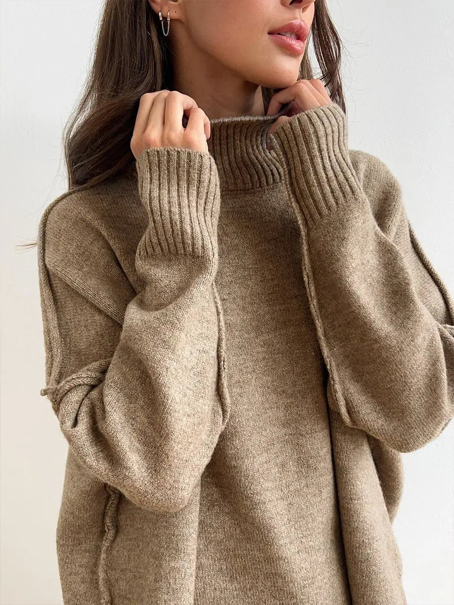 Modelka w dzianinowym komplecie. Elegancki sweter i spodnie damskie z szerokimi nogawkami.