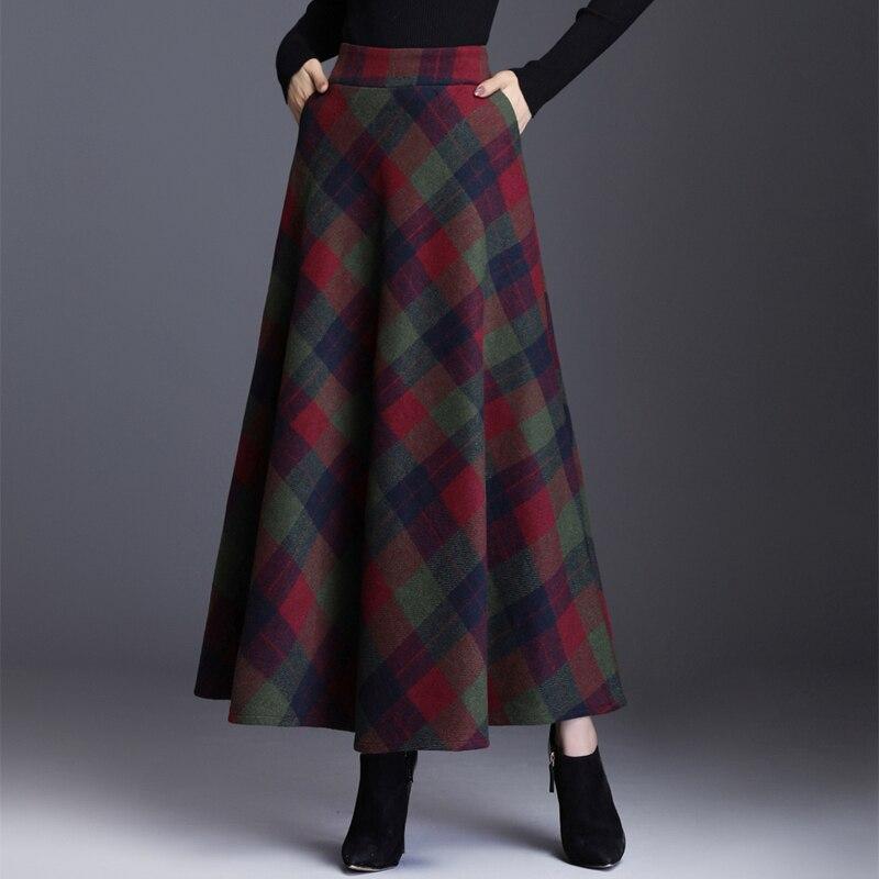 Elegancka spódnica maxi damska w ponadczasową kratę, pasująca do wielu stylizacji.