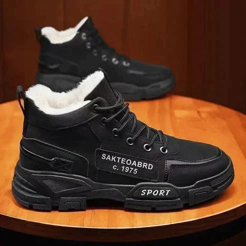 Buty męskie zimowe outdoorowe, trekkingowe. Ciepłe i wysokie, z trwałym materiałem, antypoślizgowe dla bezpieczeństwa.