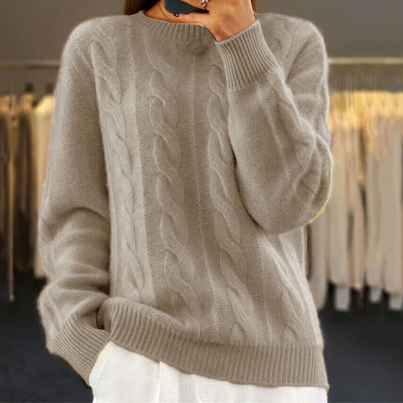 Komfortowy dzianinowy sweter damski na wiosnę. Modny krój, idealny do wielu stylizacji.