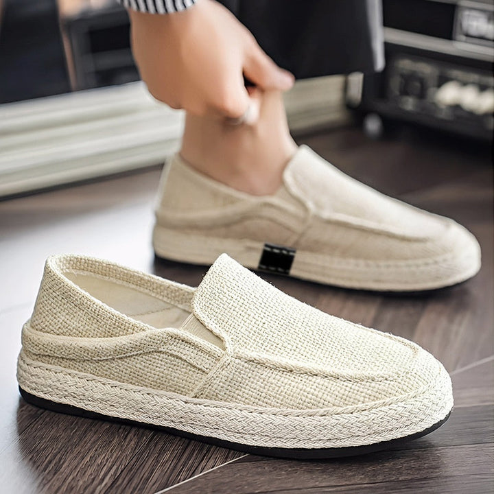 Męskie płócienne buty wsuwane, idealne na lato. Wygodne, lekkie i oddychające, do casualowych stylizacji.
