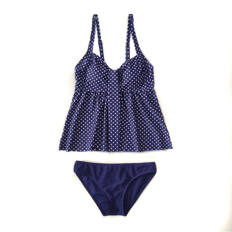 Czarny strój kąpielowy tankini dla przyszłych mam, wygoda i elegancja na lato.