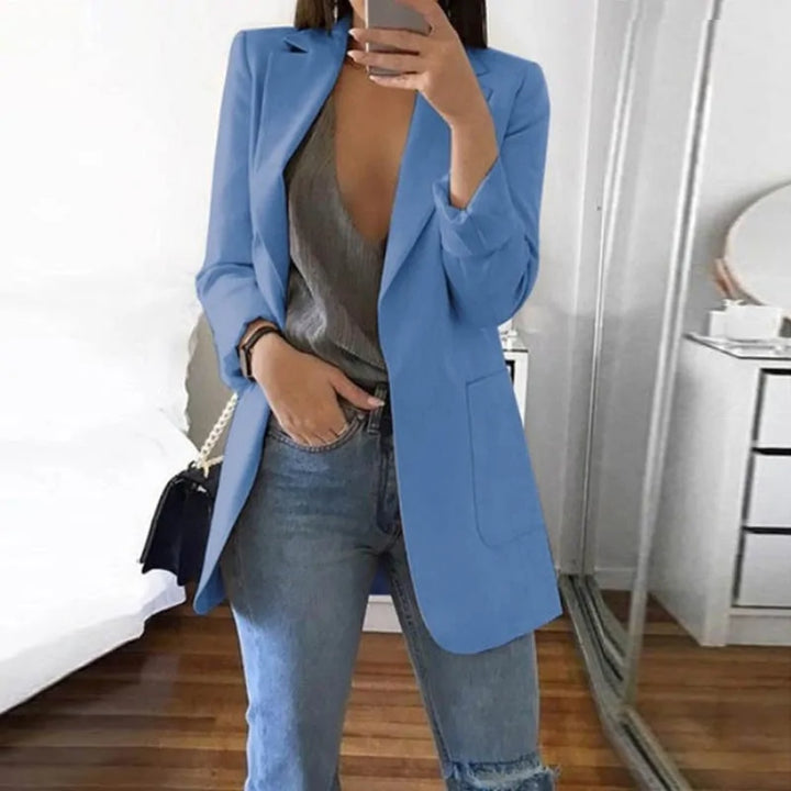 Elegancki blazer damski Serena, modny akcent do stylizacji streetwear i casualowych.