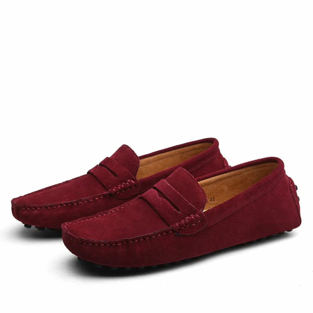 Klasyczne męskie loafersy czarne. Skórzane buty męskie, zapewniające komfort przez cały dzień, stylowe.