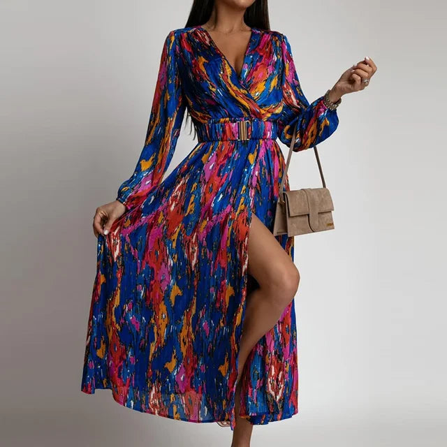 Elegancka damska sukienka maxi boho z poliestru. Modny fason na lato, z rozcięciami, zwiewna i komfortowa.