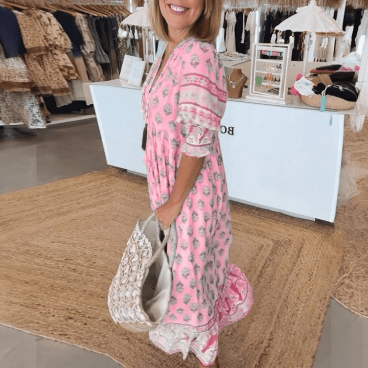 Boho sukienka midi damska z frędzlami i wiązaniem. Wzorzysta, modna, idealna na lato i casual.