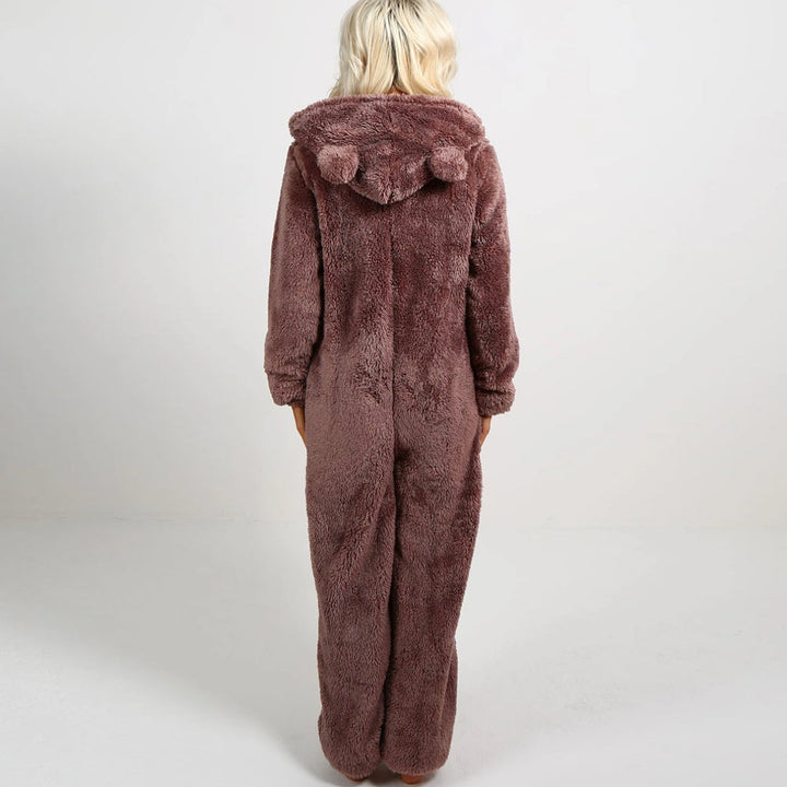 Pluszowy damski kombinezon z polaru, styl kigurumi miś. Wygodna odzież domowa z uszami.