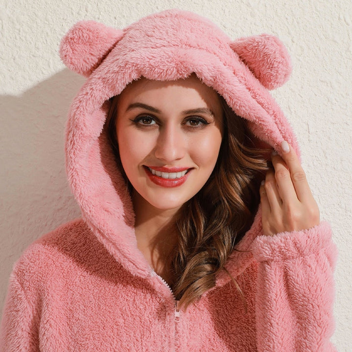 Damski miękki polarowy kombinezon kigurumi z uszami misia, idealny na relaks w domu.