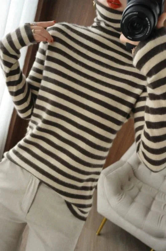 Elegancki sweter damski w paski z golfem, idealny na chłodne dni. Stylowy, długi rękaw, wygoda.