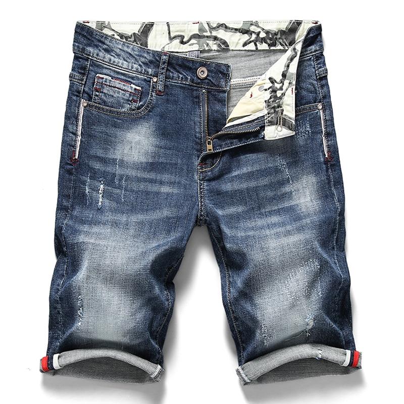 Niebieskie męskie szorty slim fit, idealne na lato. Krótkie spodenki dla modnych mężczyzn.