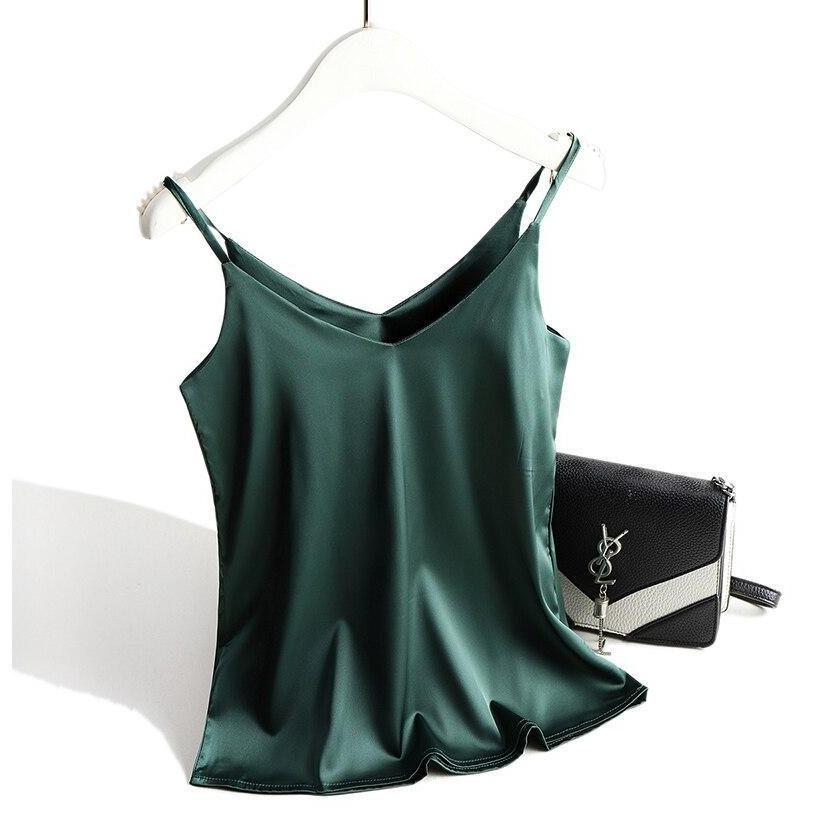 Modny damski tank top, idealny do letnich stylizacji. Elegancki i wygodny, z dekoltem V.