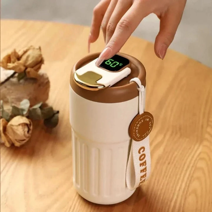 Wytrzymały termos ze stali nierdzewnej 450ml z wyświetlaczem LED temperatury. Utrzyma ciepło kawy i herbaty.