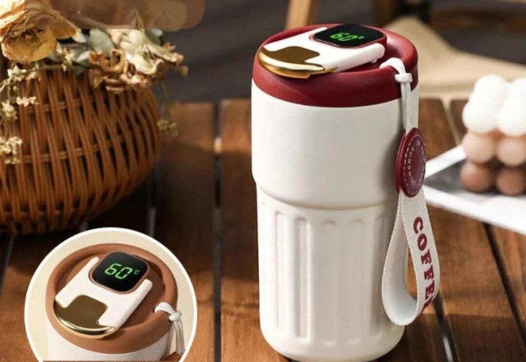 Stalowy termos 450ml z wyświetlaczem. Idealny do kawy i herbaty, utrzymuje idealną temperaturę napoju.
