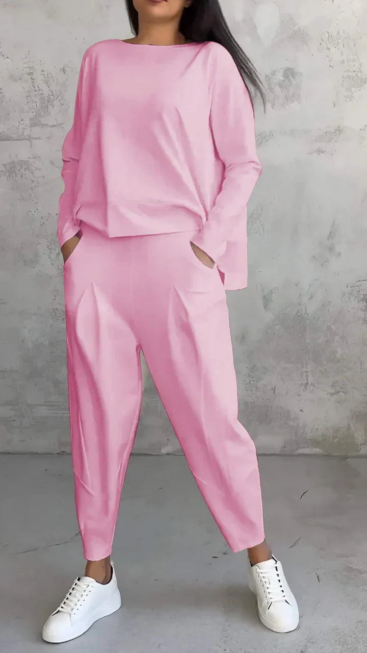 Stylowy i wygodny damski komplet Brooklyn. Modna bluzka i spodnie, idealne do codziennego noszenia, także plus size.