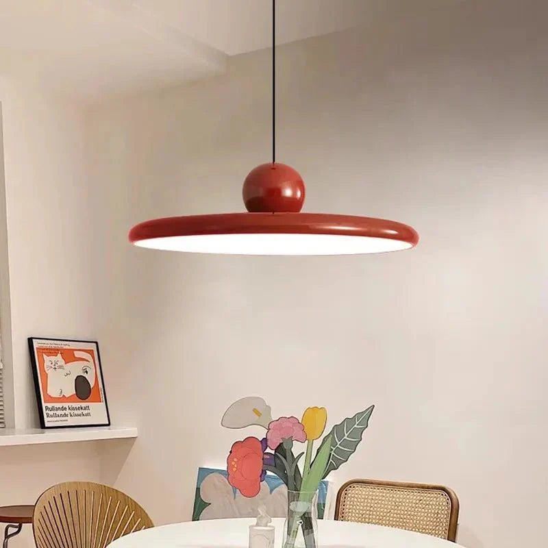 Elegancka szklana lampa wisząca Bauhaus LunaBau. Minimalistyczna dekoracja do nowoczesnych wnętrz.