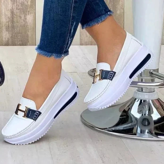Modne damskie buty ortopedyczne Mirella. Stabilne i stylowe obuwie zapewniające komfort przez cały dzień.