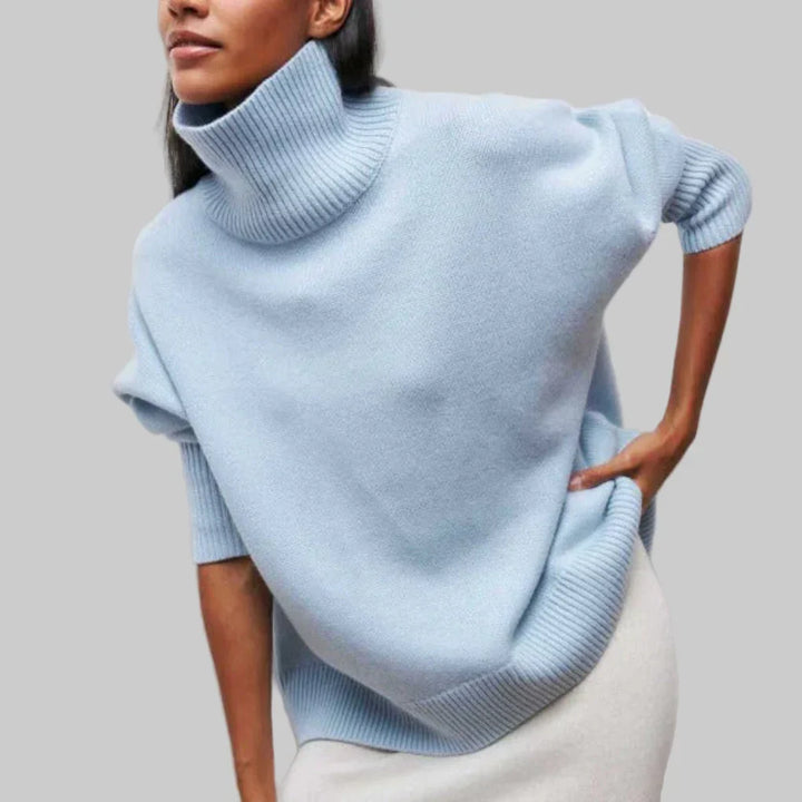 Damski golf z grubej dzianiny w kolorze beżowym. Ciepły i modny sweter na zimę, idealny do eleganckich stylizacji.