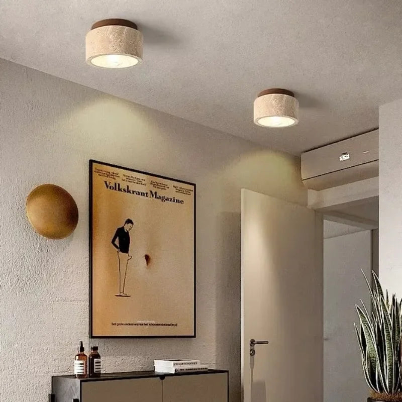 Designerska lampa sufitowa LED z trawertynu, idealna do holu i korytarza. Energooszczędna elegancja.