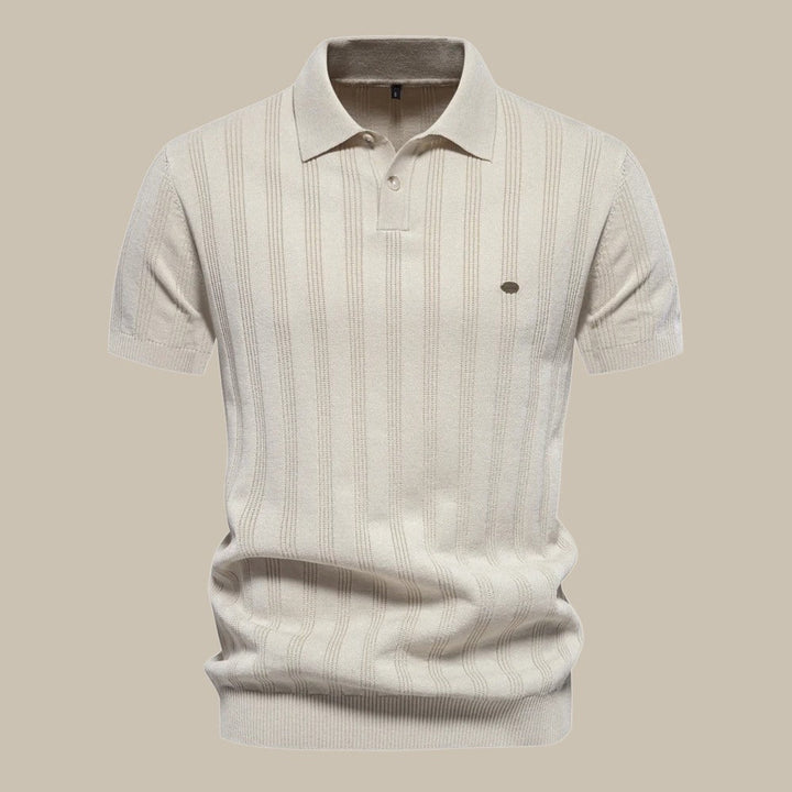 Męskie polo z elegancką fakturą materiału, klasycznym kołnierzykiem. Wygodne i stylowe dla współczesnego mężczyzny.