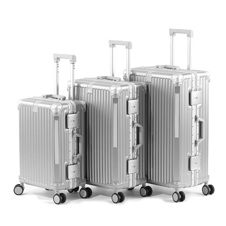Czerwona walizka twarda Tallinn, lekka, z aluminiową ramą i 4 kółkami 360 stopni.
