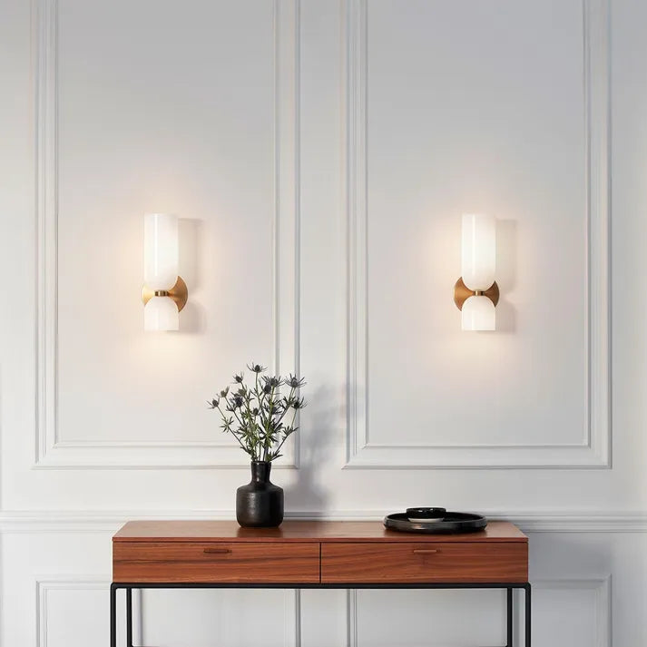 Domowa lampa ścienna LED szklana, eleganckie i nowoczesne oświetlenie do salonu.