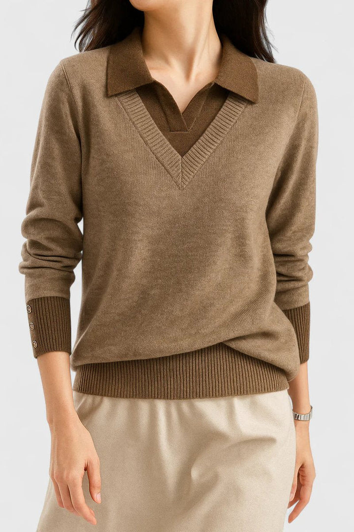 Elegancki sweter damski z dekoltem V i kołnierzykiem polo. Wygodny, luźny fason na co dzień.