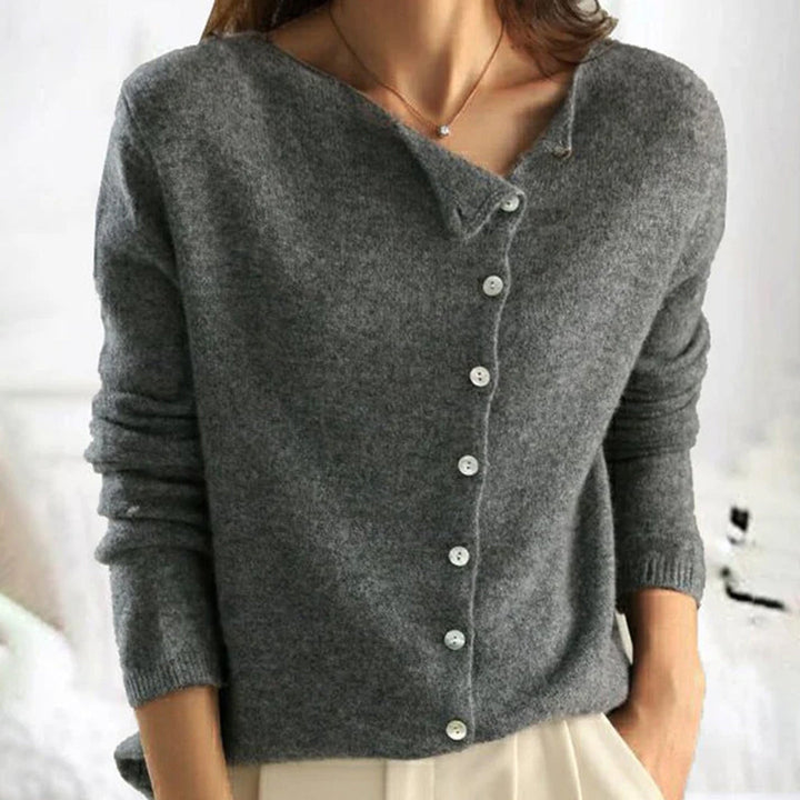 Beżowy sweter damski Ivy. Miękki, codzienny sweter, doskonały do casualowych i modnych stylizacji na jesień.