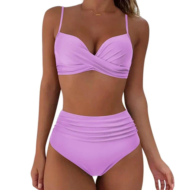 Mila bikini set, komfortowy i modny strój na plażę.