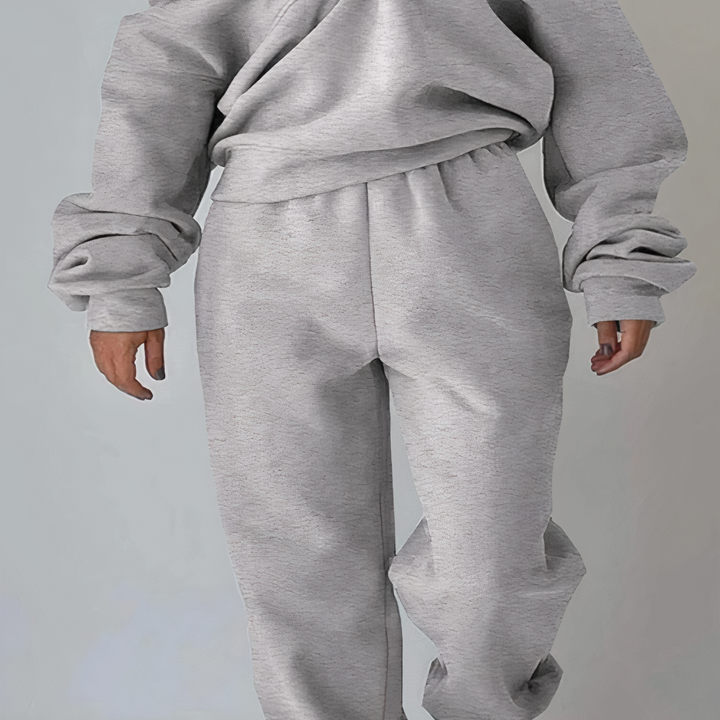 Damski dres Livia. Miękki materiał, luźny fason. Komplet dresowy z bluzą i spodniami na co dzień.