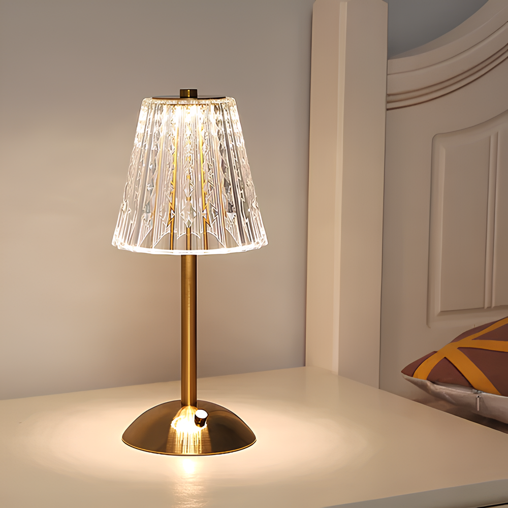 Nowoczesna złota lampa kryształowa LED Aurora Luxe, bezprzewodowa i elegancka.